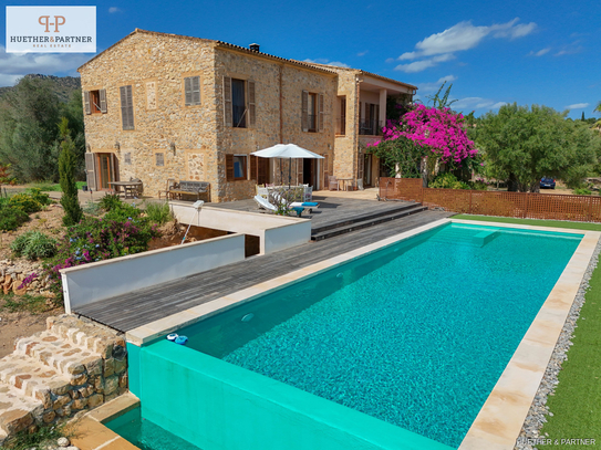 Luxuriöse Finca mit Meerfernblick und Ferienvermietlizenz und großem Poolbereich