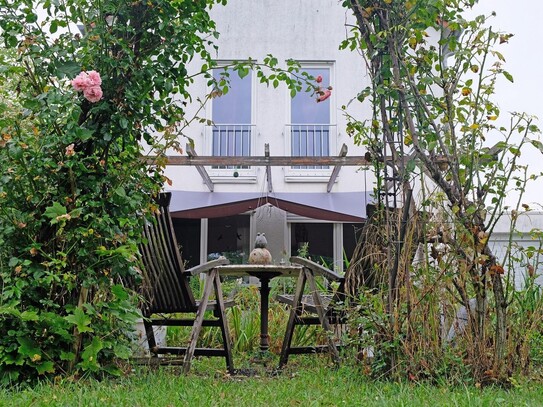 Offen gestaltetes Haus in ruhiger Lage mit idyllischem Garten