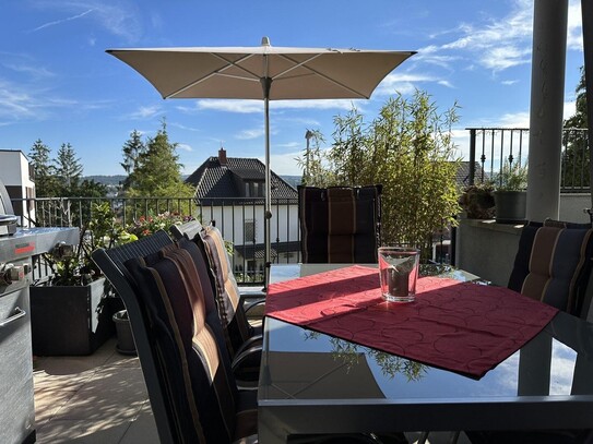 Familienfreundliches Wohnen mit Aussicht! 4-Zimmer-Wohnung mit Terrasse und Garten