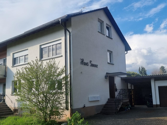 Attraktive Kapitalanlage - Teilsaniertes MFH mit 4 Whg. in grenznaher Lage mit großem Grundstück