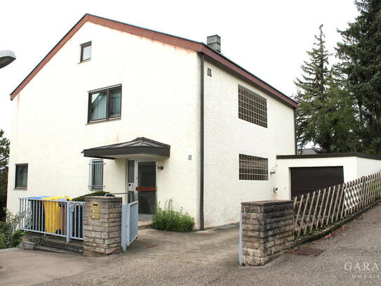 Freistehendes Einfamilienhaus mit Einliegerwohnung und Garage in Waiblingen