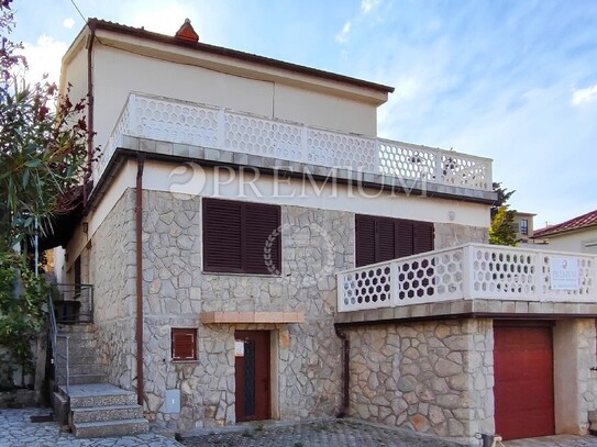 Vrbnik, Wohnung mit Garage und Meerblick!