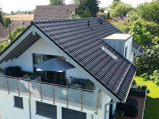 Moderne 3-Zimmer-DG-Wohnung mit überdachtem Balkon und wunderschönem Ausblick in die Natur