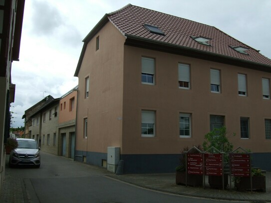 Schöne Dachgeschoß-Wohnung in Gau-Bickelheim