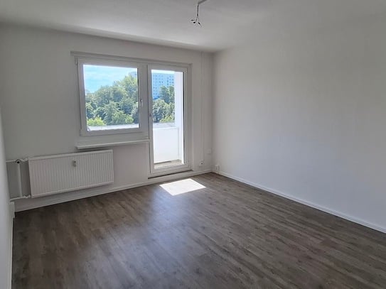 *Frisch sanierte 4-Raum-Wohnung mit Balkon im Chemnitzer Süden*