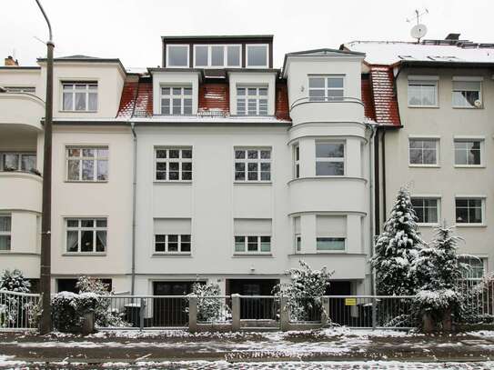 Traumhafte Stadtvilla in Bestlage: Direkt am Rosental mit viel Platz und großem Garten!