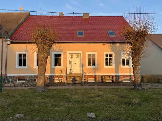 Saniertes Bauernhaus mit großem Garten