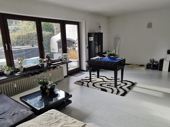 sonnendurchflutete EG-Wohnung mit alleinigem Gartenzugang und Terrasse - ca 100qm