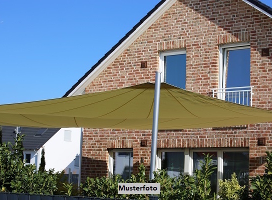 Einfamilienhaus mit Stall und Garten