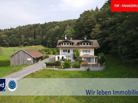 LANDHAUS IN ALLEINLAGE 
MIT FERNBLICK SOWIE WALDBESTAND UND TEICH
-TIERHALTUNG GEEIGNET