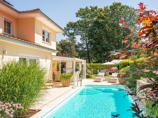 Exklusiver Wohntraum! Villa mit Swimmingpool, Energiekl. A, in sonniger, ruhiger Lage