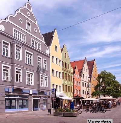 +++ U-förmiges Wohn- und Geschäftshaus mit Terrasse +++