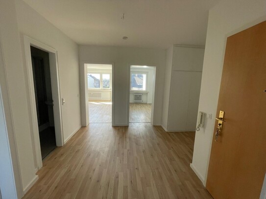 Wunderschöne frisch renovierte 3-Zimmer-Wohnung mit Balkon in zentraler Lage
