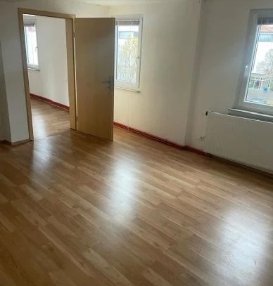 Schöne, helle Zwei - Zimmer DG Wohnung mit EBK