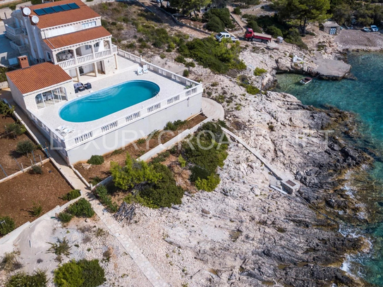 Exquisite Villa am Wasser mit Pool zum Verkauf auf der Insel Korcula in Kroatien