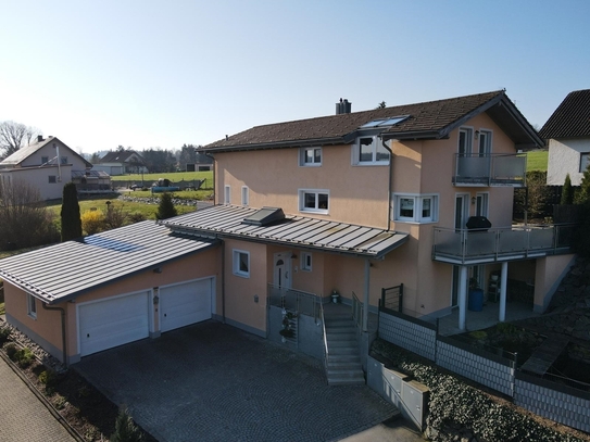 REPRÄSENTATIVES 1-2 FAMILIENHAUS 
MIT HERRLICHER AUSSICHT