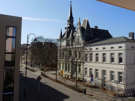 Leerstehende 2 Zimmer-Wohnung mit großem Balkon, Tiefgaragenstellplatz und Abstellkammer