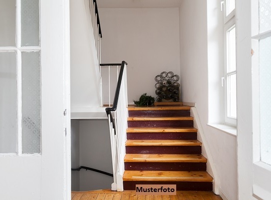 6-Zimmer-Wohnung nebst Balkon mit Ausblick in die freie Natur