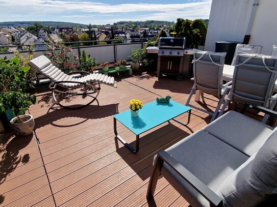 Penthouse mit großer Dachterrasse + TOP Einbauküche & Bad