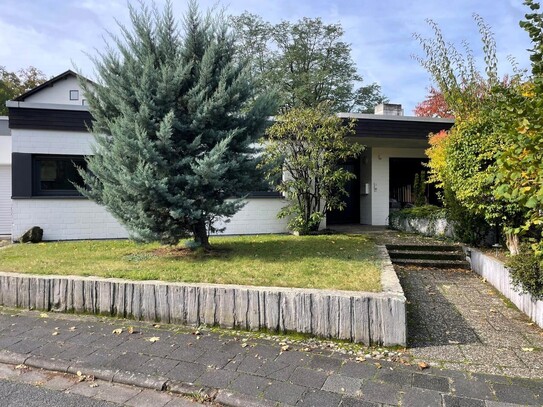 Provisionsfrei: Schicker, großer Splitlevel Bungalow in gutem Zustand, top Feldrandlage!