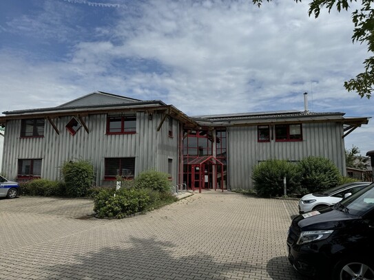 Repräsentatives Bürogebäude im beliebten Gewerbegebiet von Crailsheim / West (teilbar ab 369m²)