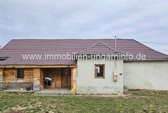 Einfamilienhaus mit neuem Dach, bezugsfertig, in der Nähe der Kreisstadt