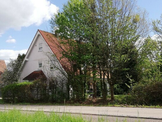 Vermietete Maisonette-Wohnung mit kl. Balkon in unmittelbarer Stadtbahn-Nähe. Garage optional.