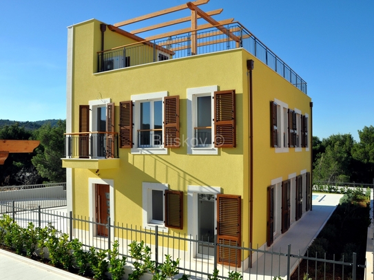 Zu verkaufen, Splitska, Villa mit wunderschönem Blick auf das Meer