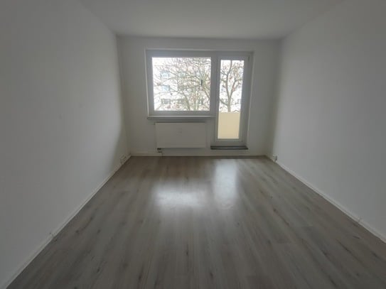 *Drei Zimmer*Tageslichtbad und Balkon*