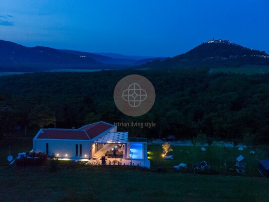 Sensationelle Villa mit magischen Design sowie einer Lage mit Blick auf Motovun