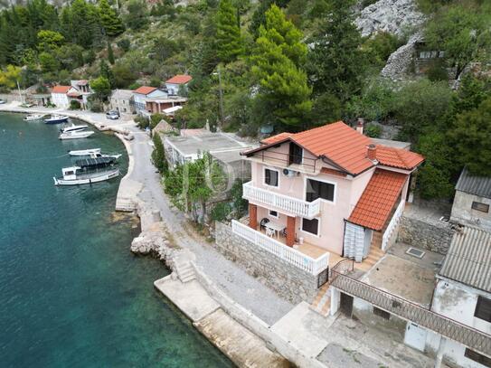 Haus Lukovo Šugarje, erste Reihe zum Meer