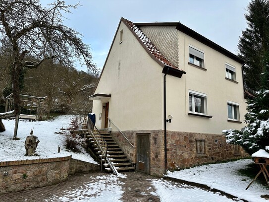 Einfamilienhaus mit großem Grundstück in Knüllwald-OT! Keine Käuferprovision!