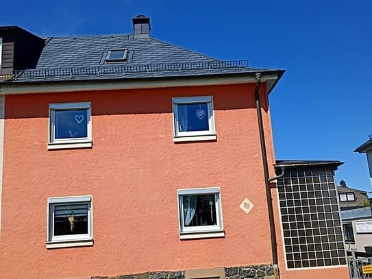 Haus direkt in Naila, Holz-/Gas-Hybrid Heizung, provisionsfrei