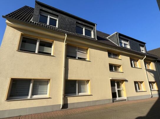 Schicke, kompl. renovierte 3-Zi.-Wohnung mit Balkon und sep. Studioraum in Orsoy