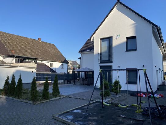 Freistehendes exklusives Einfamilienhaus KFW 55 mit viel Platz Innen und Aussen Bj.2022