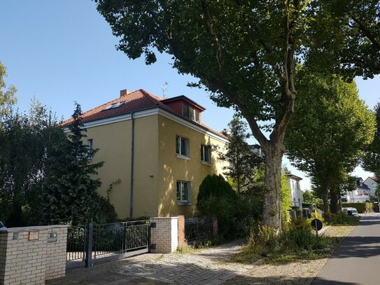 Schöne Stadtvilla in bester Lage von Berlin-Niederschönhausen mit unverbaubarem Blick