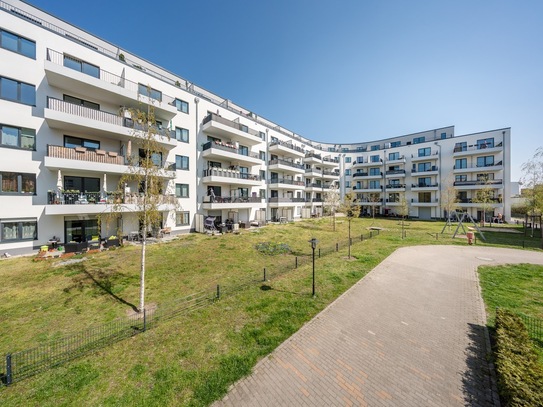 Moderne Wohnung mit offener Küche und Balkon