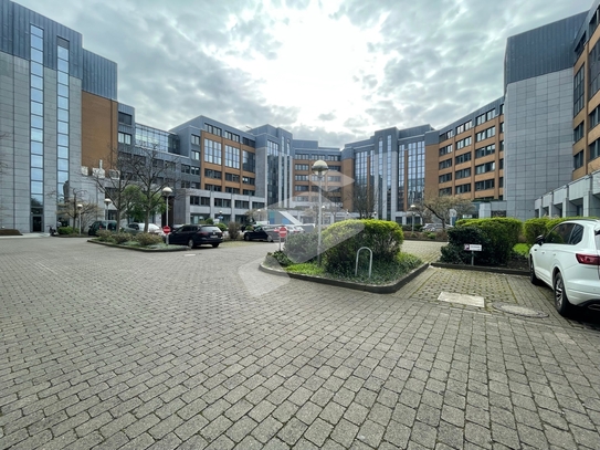 Außergewöhnliche Büroflächen in einladendem Gewerbepark zu mieten. Aufzug, modernes Konferenzcenter