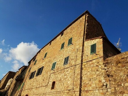 Rarität: 150 m² Wohnung mit Blick über die Toscana
