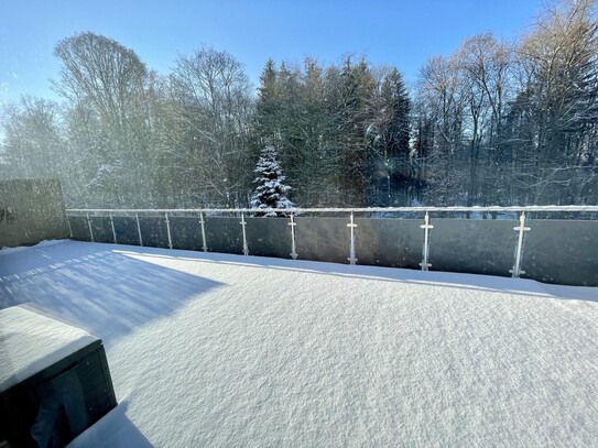 Penthouse-Wohnung mit großer Dachterrasse und Aufzug