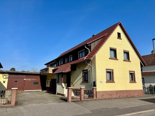 Großzügiges Zweifamilienhaus mit Ökonomiegebäude und 1.035 m² Grundstück in Hügelsheim!