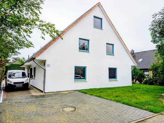 Renovierte Erdgeschosswohnung mit EBK + großzügigem Gartenanteil! Ideal für Wohnen mit Homeoffice /kleine Familie!