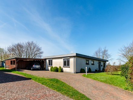 Ebenerdiges Wohnen im Grünen: Dieser Bungalow bietet Platz und viele Gestaltungsmöglichkeiten.