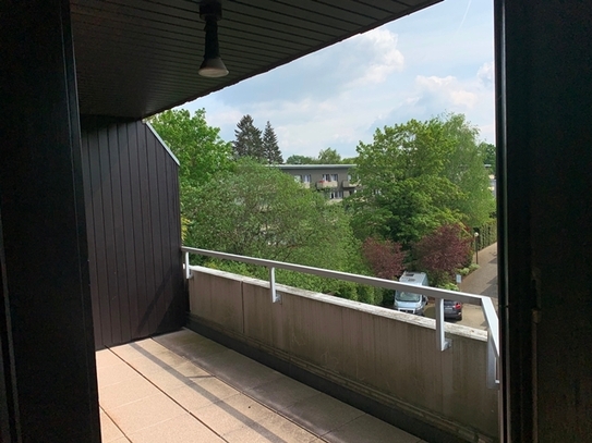 Lichtdurchflutete 2 Zimmer Wohnung mit Blick ins Grüne