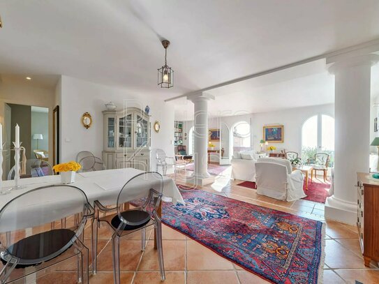 Cagnes-sur-Mer : Large 3-bedroom apartment with terrace and sea view