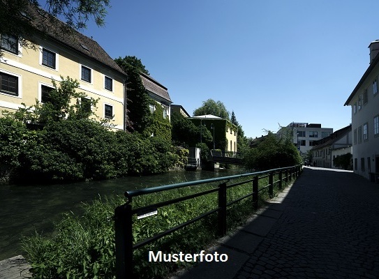 Freistehendes Wochenendhaus mit Garage