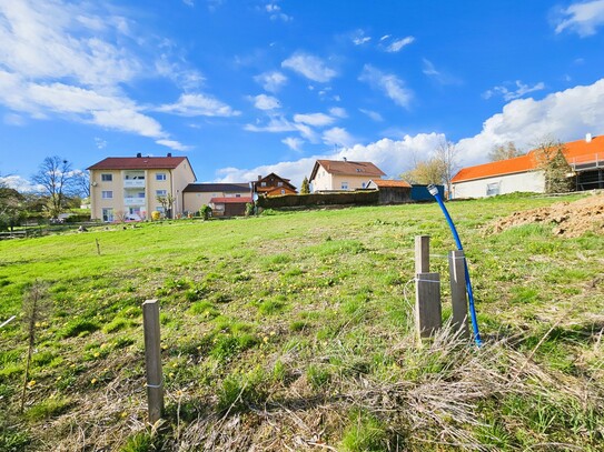 Bayern: Neukirchen/Inn: großes, vollerschlossenes Baugrundstück mit prächtigem Alpenpanorama