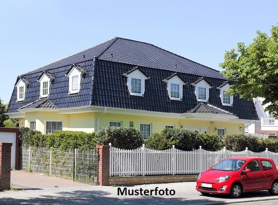 2-Familienhaus und Wirtschaftsgebäude - ehem. Hofstelle