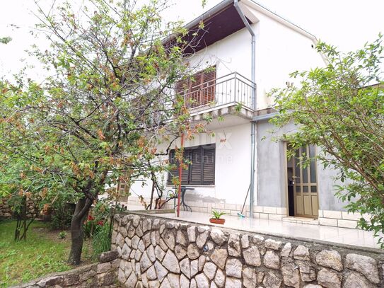 BRIBIR - Einfamilienhaus mit Garten in ruhiger Lage