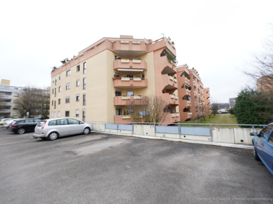 Bezaubernde 2 Zimmer Eckpenthauswohnung mit Dachterrasse, Keller, Tiefgaragenstelltplatz